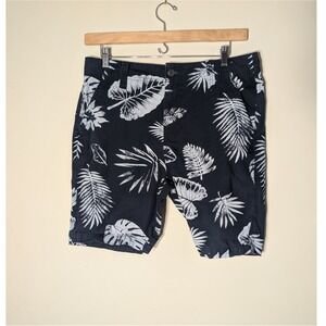 Roebuck and Co Mens Navy Tropical Leaf Print Shorts Size 34 Coastal‎ Resortwear